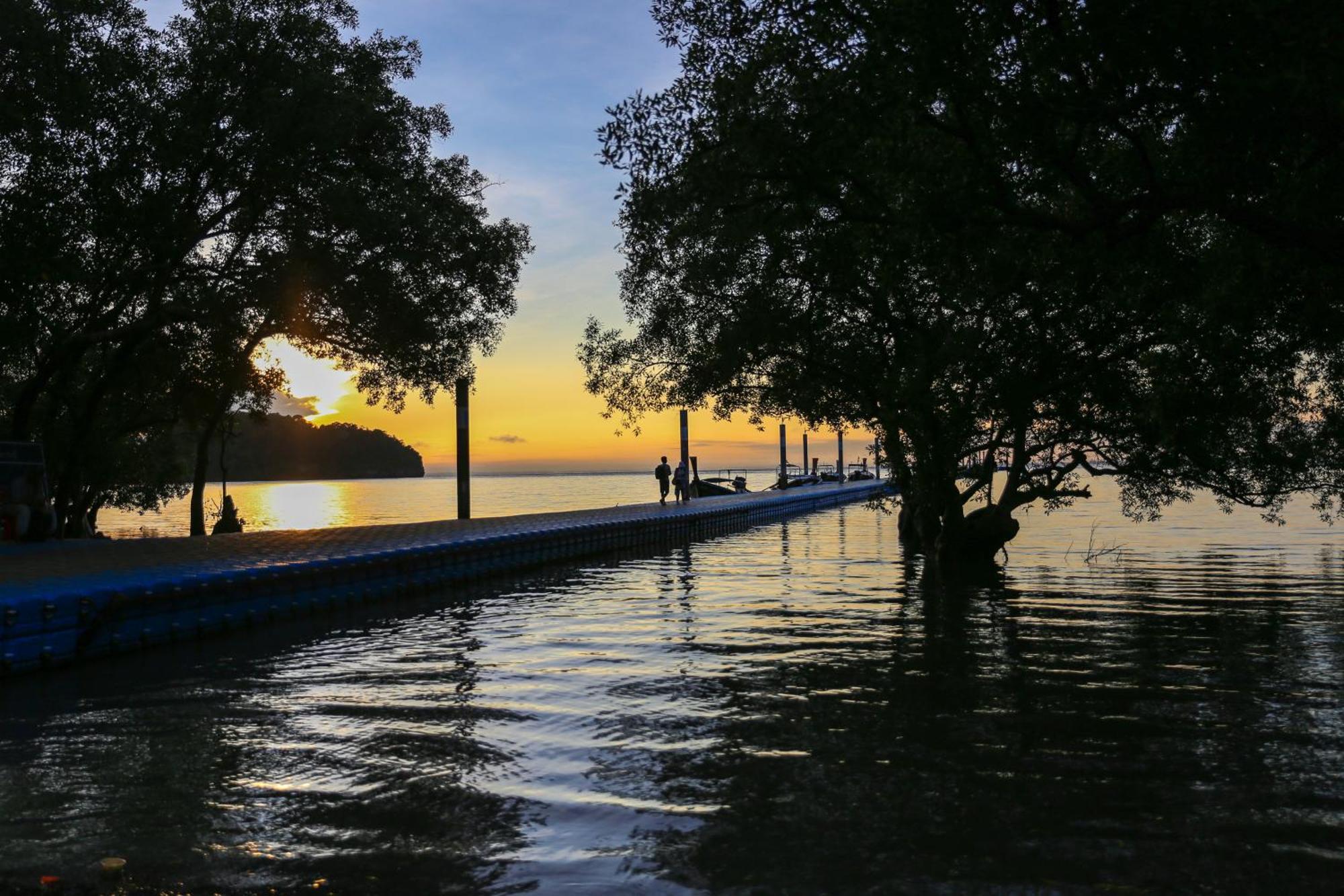 Sand Sea Resort Pantai Railay Bagian luar foto